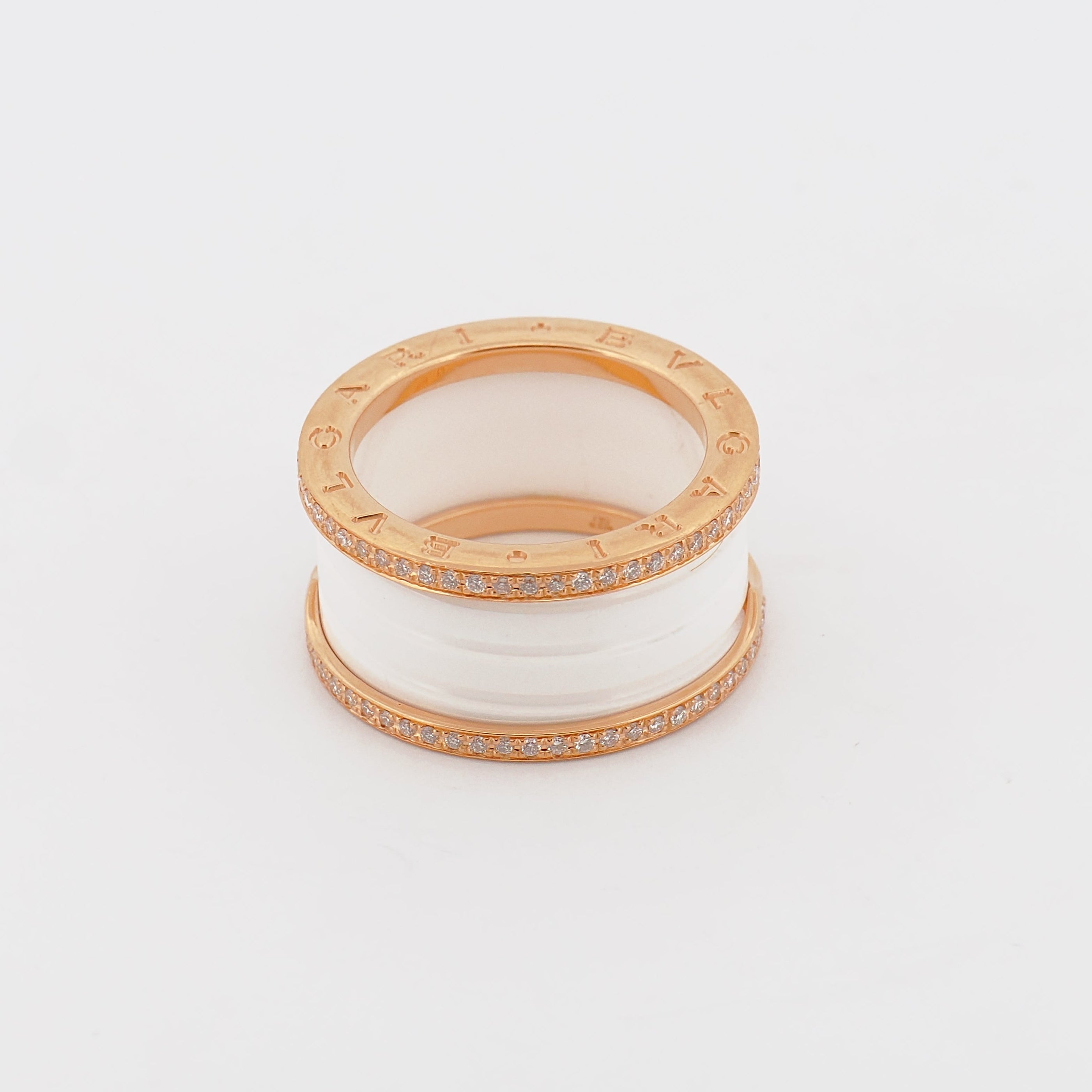 Bzero1 Ring - weiße Keramik mit Gelbgold und Diamanten