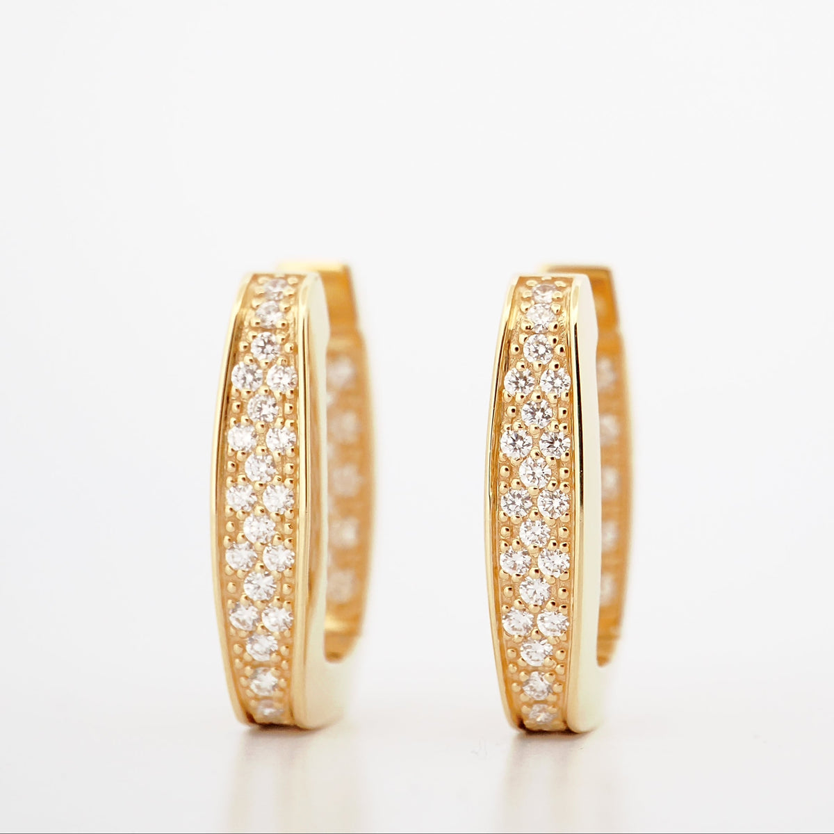 Ohrringe mit Diamant Pavé in 18K Gelbgold