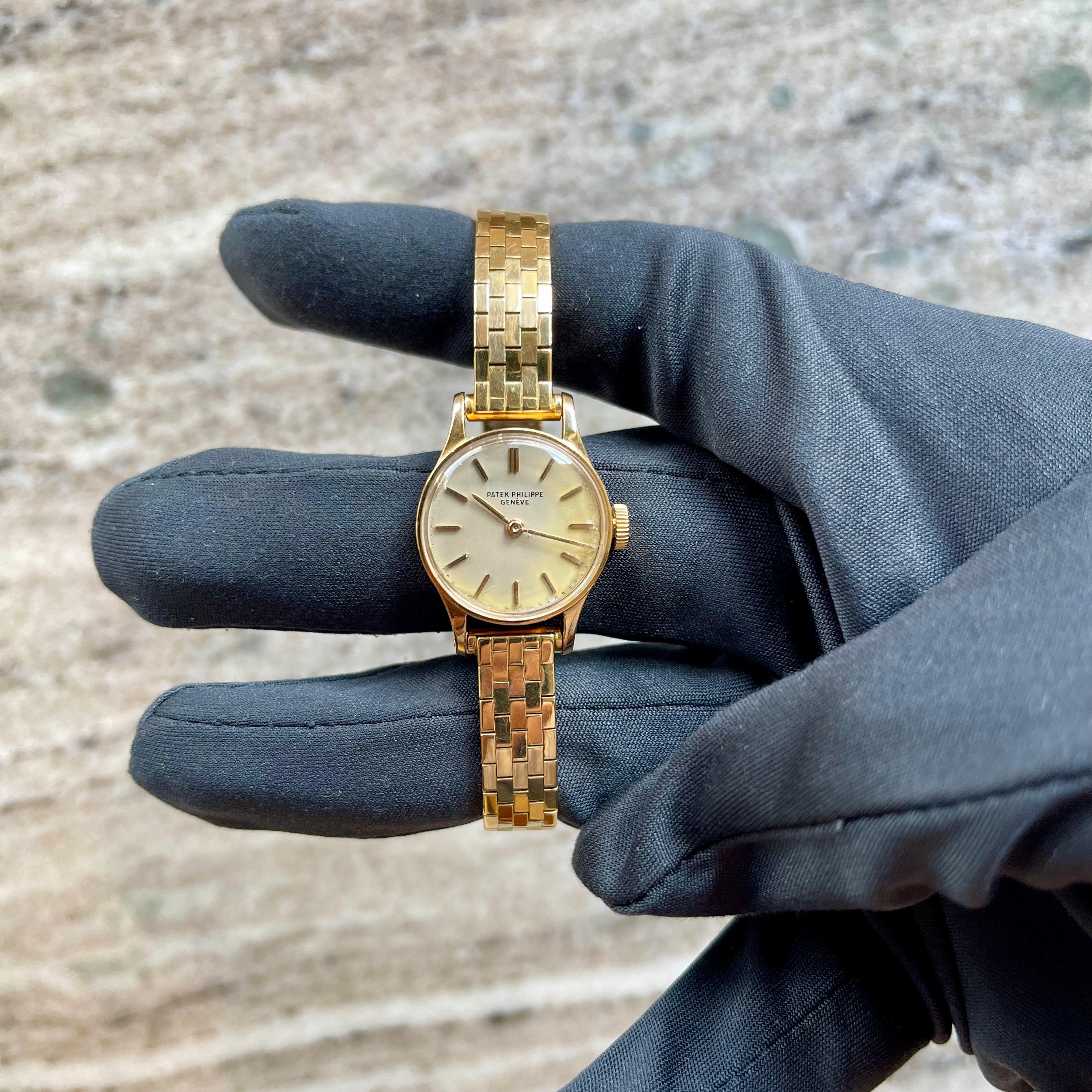 Calatrava Yellow Gold 33mm / Clous de Paris (circa 1985)