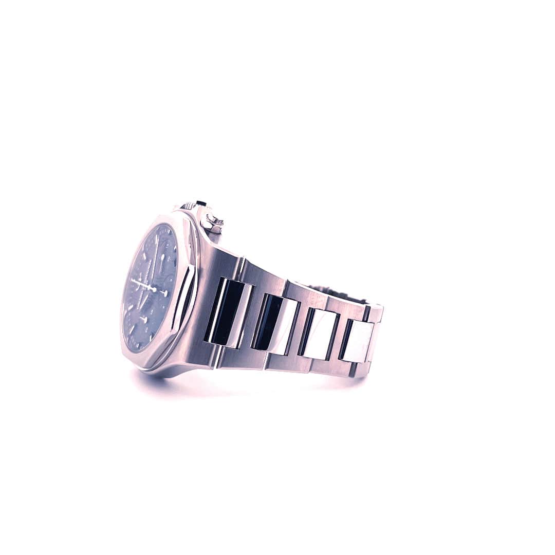 Girard Perregaux - Laureato Chronograph steele blue - Juwelier Spliedt - [product_ Artikelnummer]